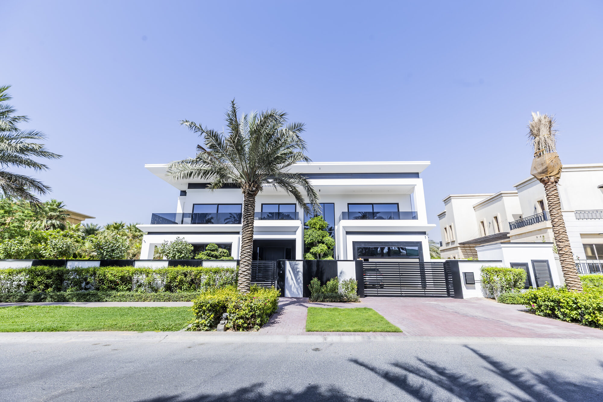 Emirates Hills Villa — Luxury Private Residence